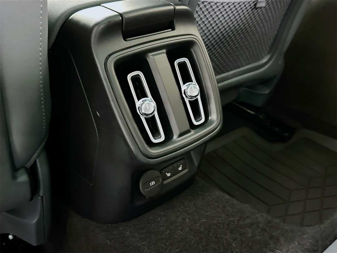 2023 Polestar 2 Long Range Dual Motor - Image 27