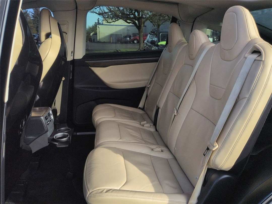 2016 Tesla Model X 90D - Image 25