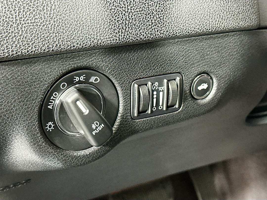 2017 Chrysler 300 S - Image 11