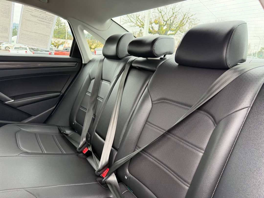 2020 Volkswagen Passat 2.0T RLine - Image 31