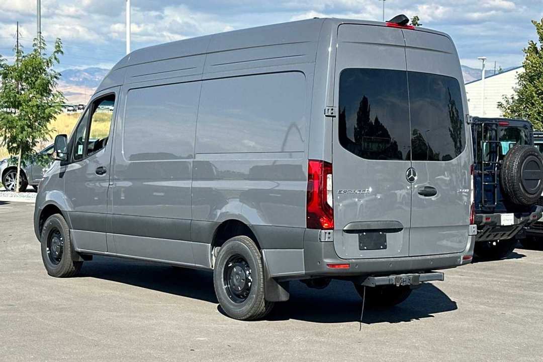 2024 Mercedes-Benz Sprinter 2500 Cargo 144 WB - Image 3