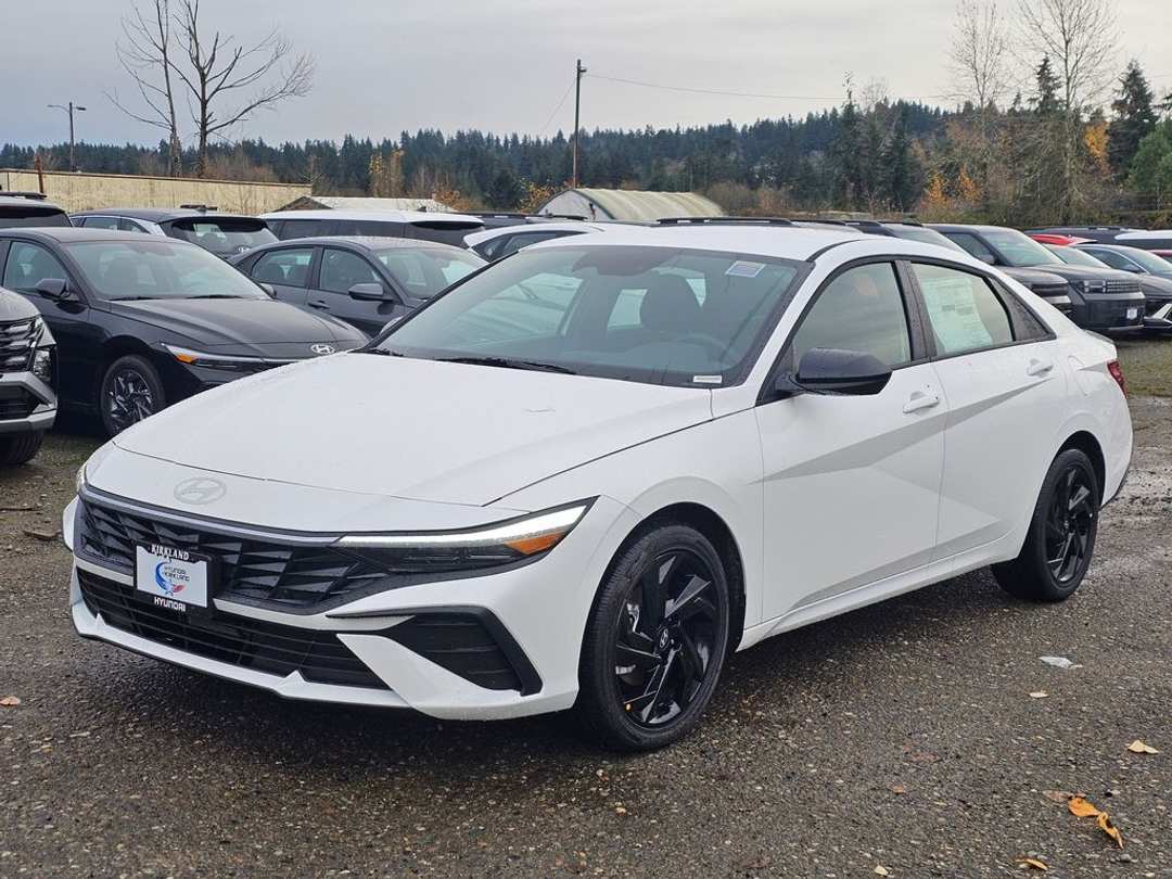 2026 Hyundai Elantra SEL Sport - Image 3