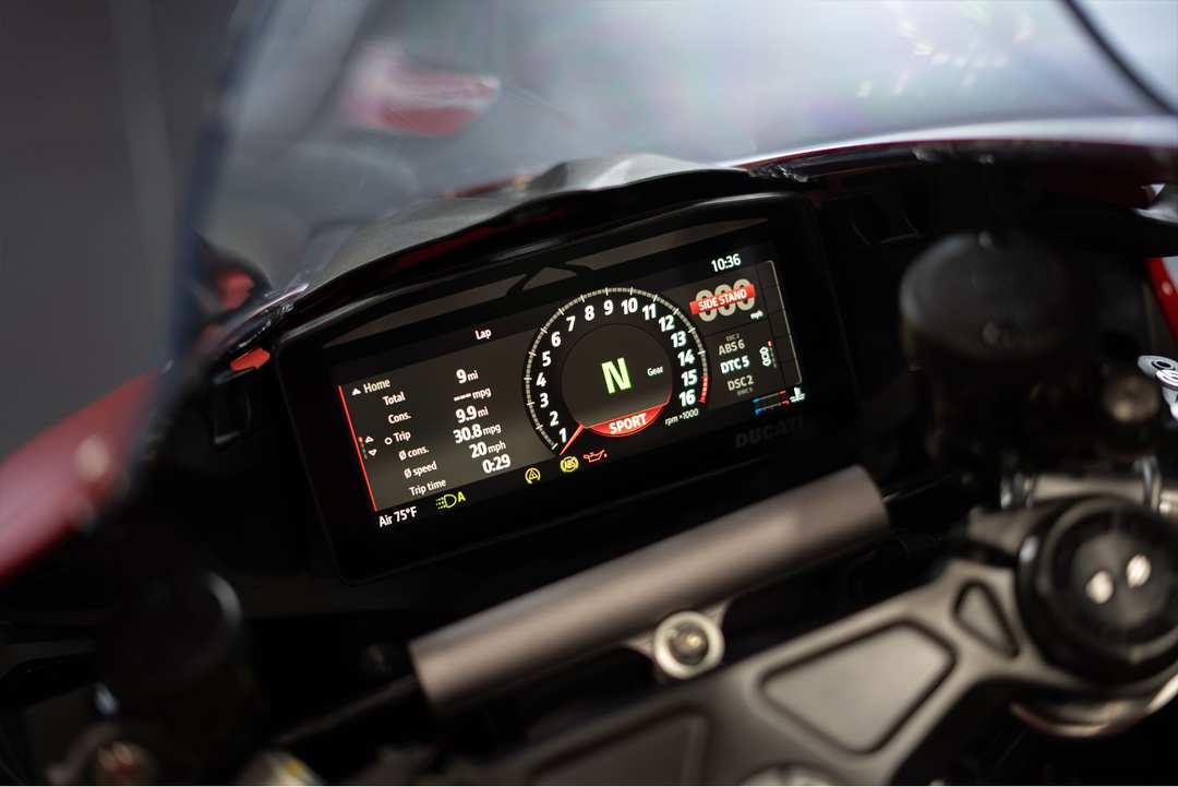 2025 Ducati Panigale V4 - Image 6