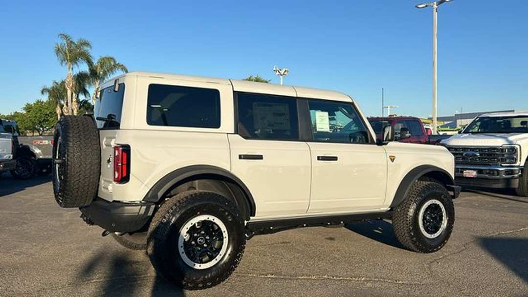 2026 Ford Bronco Badlands - Image 3