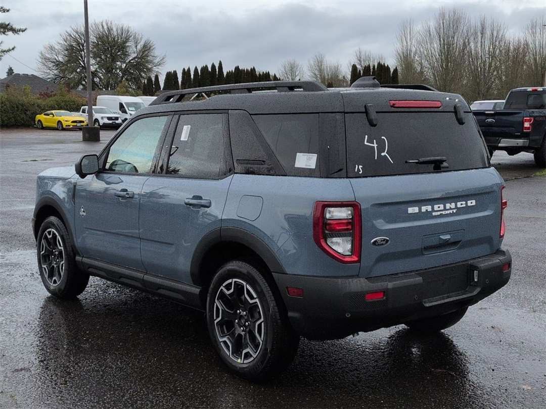 2025 Ford Bronco Sport Outer Banks - Image 3