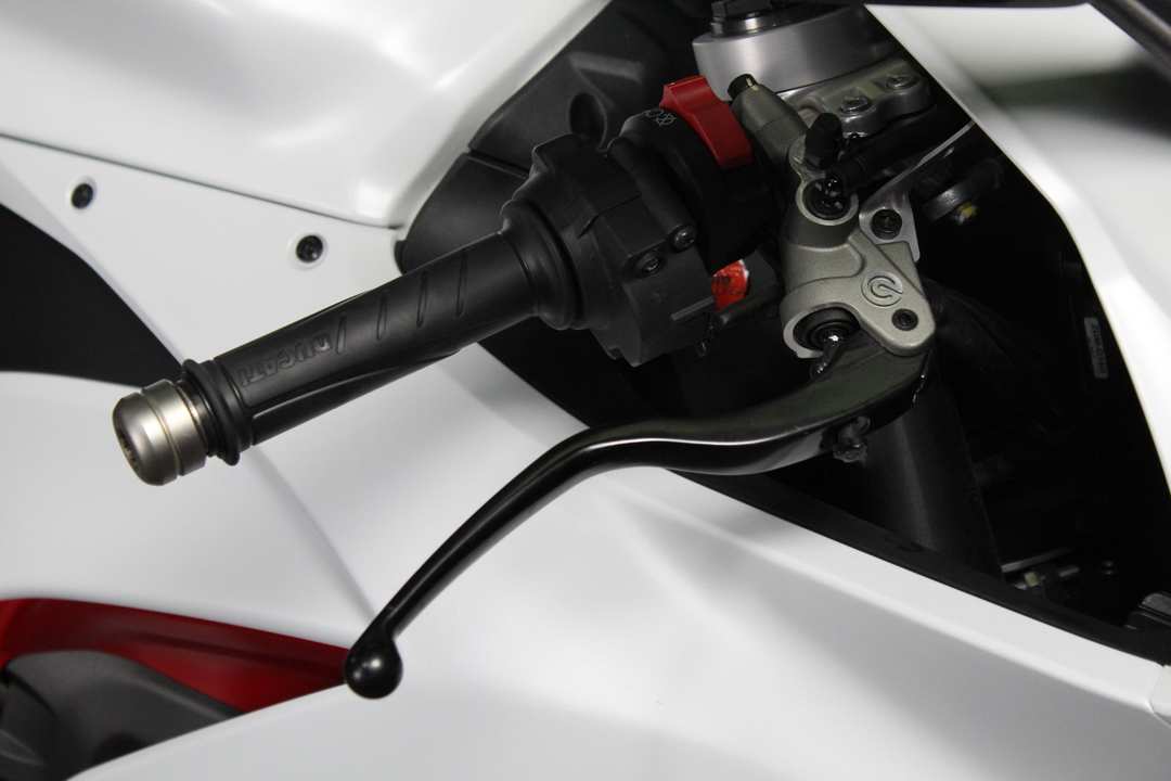 2023 Ducati Panigale V2 - Image 11