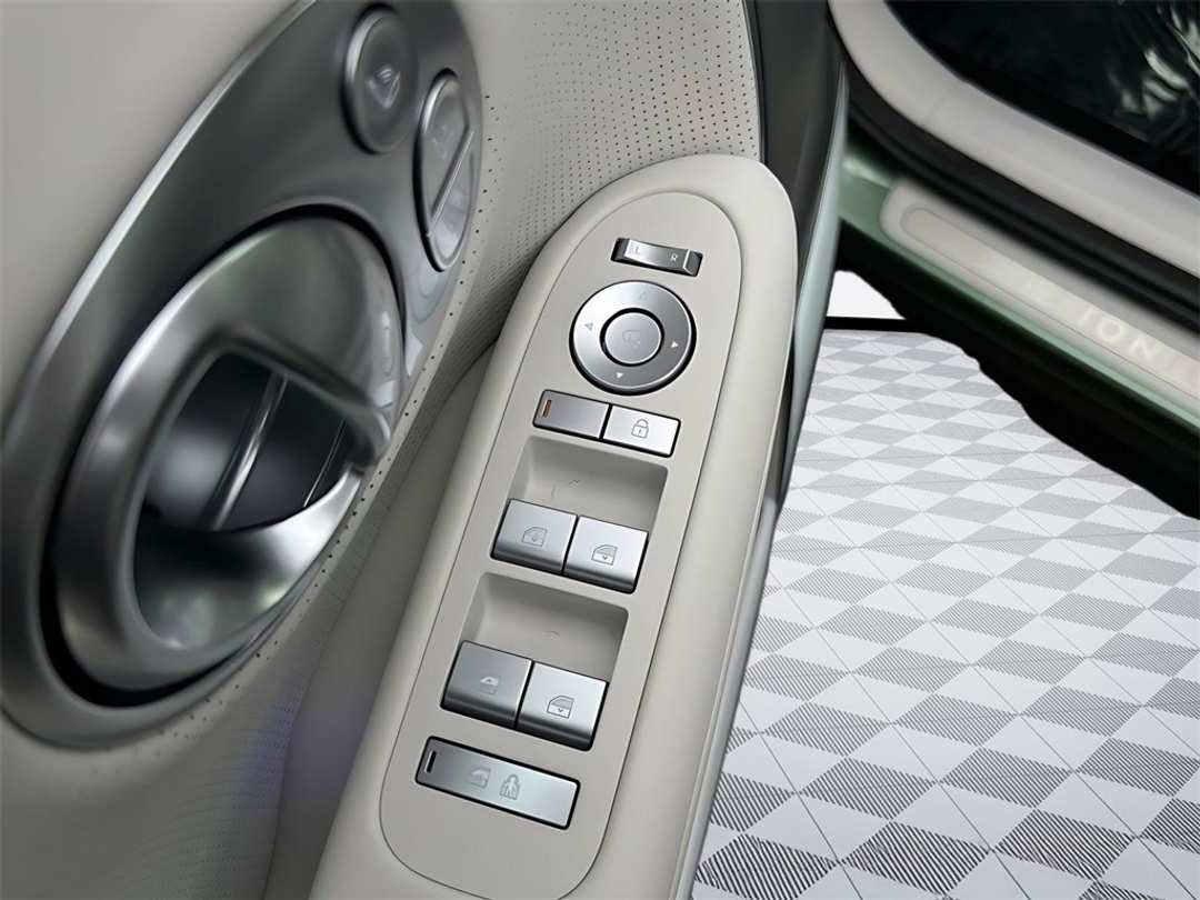 2026 Hyundai Ioniq 9 Performance Calligraphy - Image 11