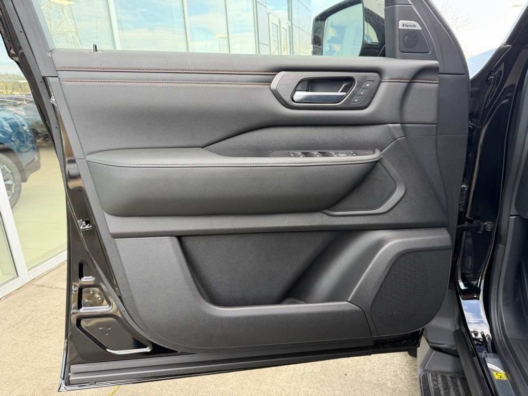 2026 Nissan Armada PRO4X - Image 11