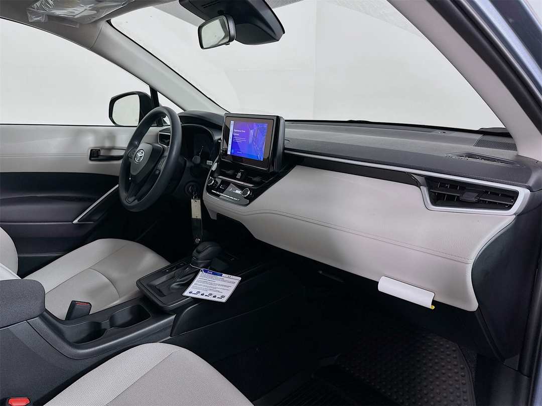 2026 Toyota Corolla Cross L - Image 28