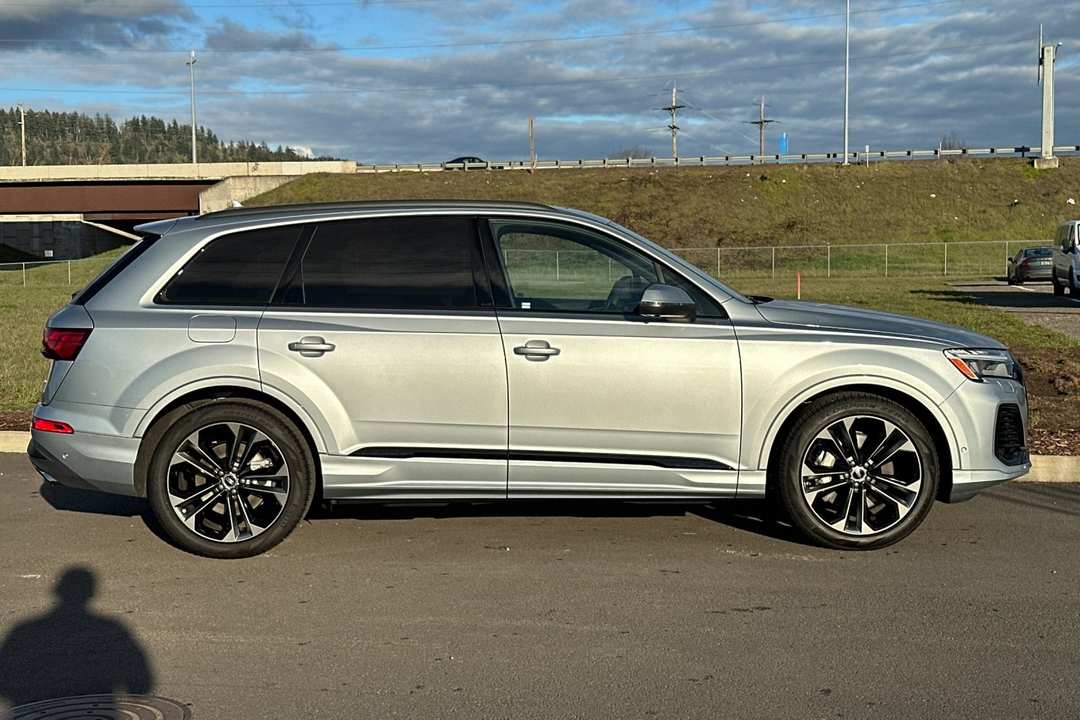 2026 Audi Q7 55 Premium Plus - Image 2
