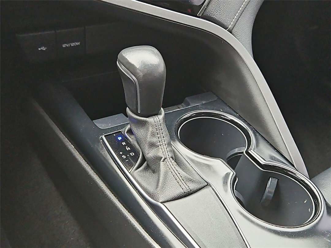 2020 Toyota Camry SE - Image 19