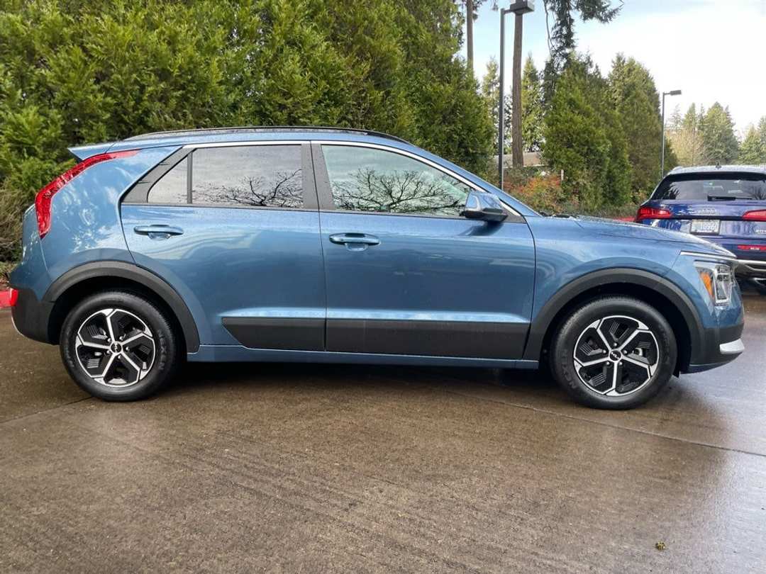 2025 Kia Niro EX - Image 3