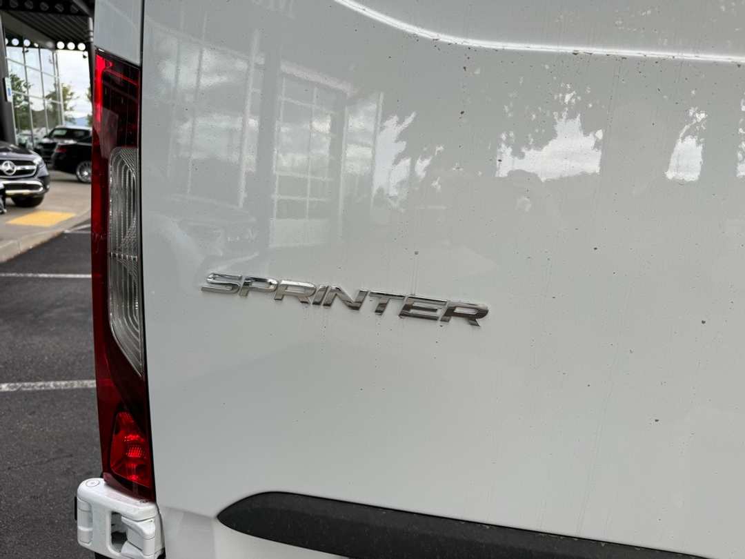 2024 Mercedes-Benz Sprinter 3500 Cargo 170 WB - Image 7