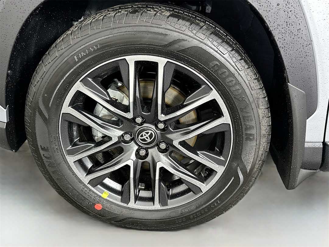 2026 Toyota Corolla Cross XLE - Image 32