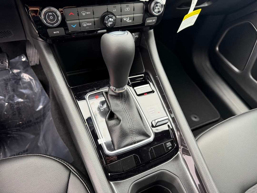 2026 Jeep Compass Latitude - Image 23