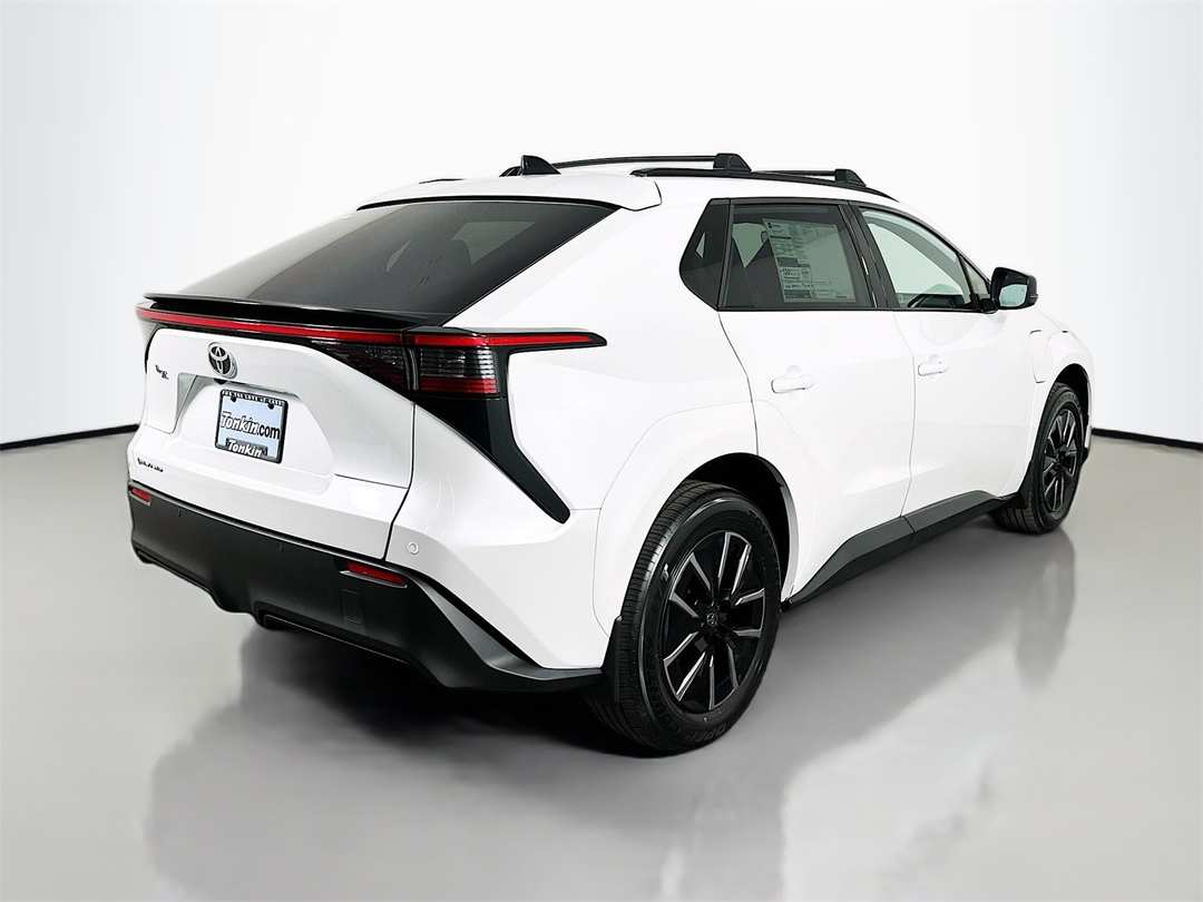 2026 Toyota Bz XLE - Image 7