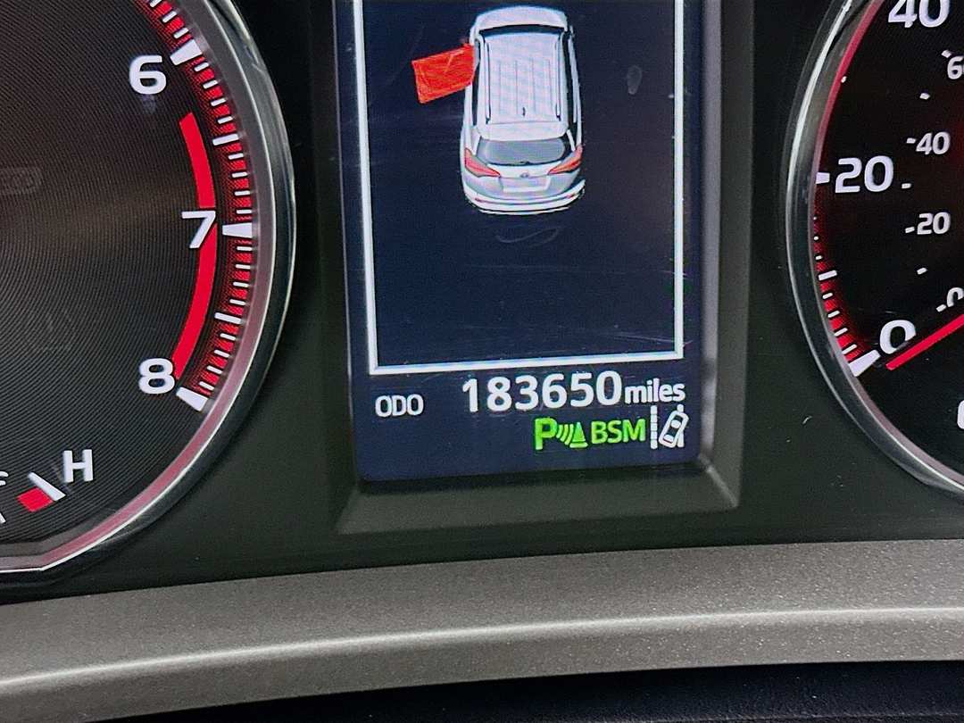 2016 Toyota Rav4 SE - Image 13