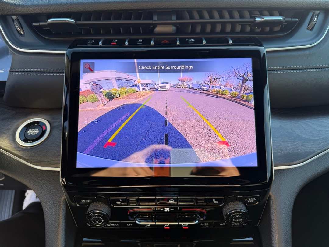 2025 Jeep Grand Cherokee Limited - Image 23