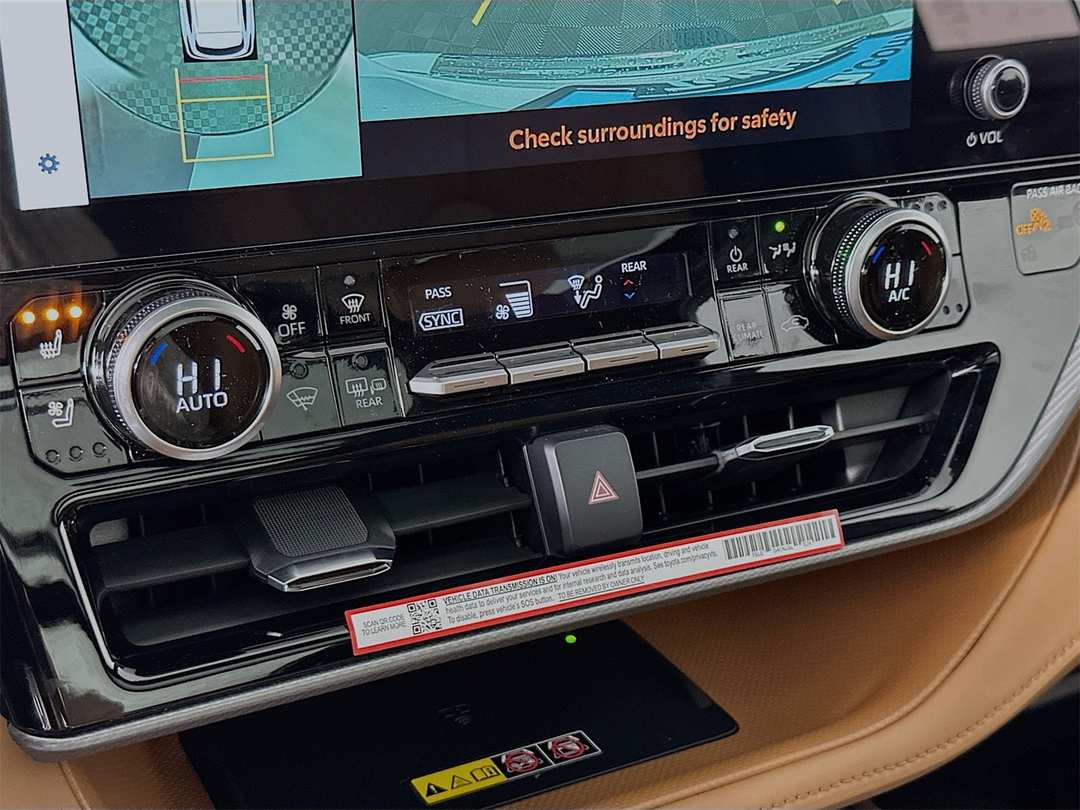 2026 Toyota Highlander Platinum - Image 16