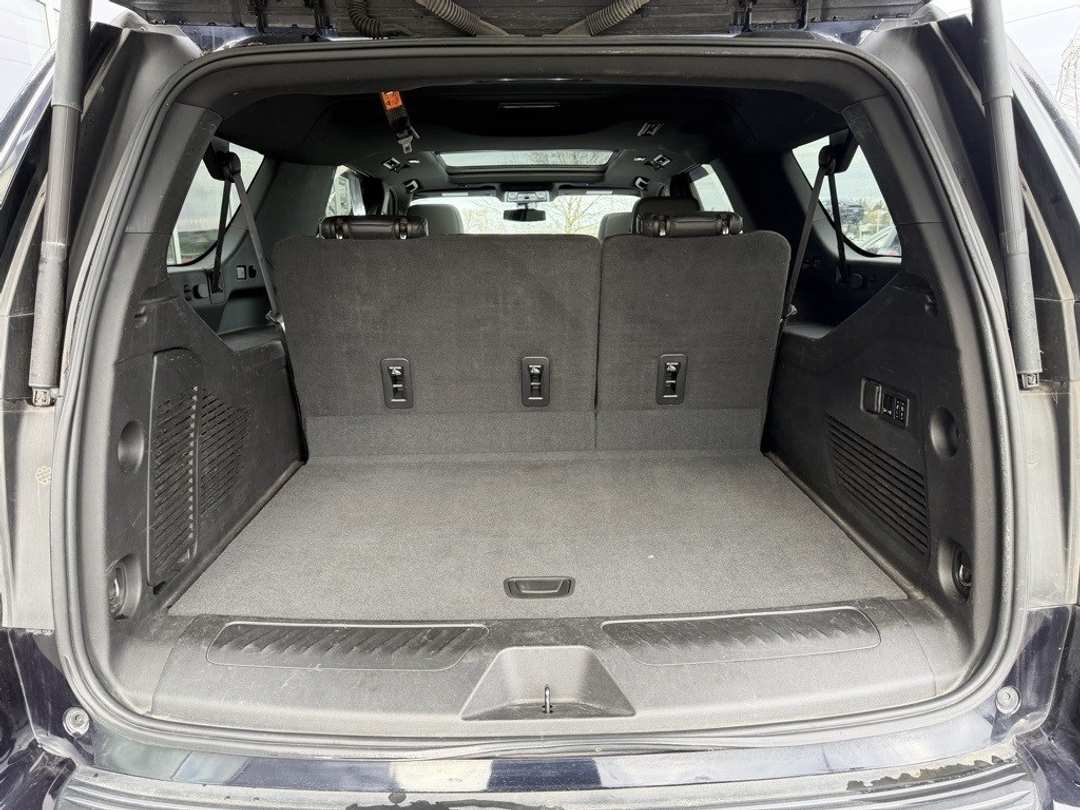 2022 Chevrolet Suburban LT - Image 10