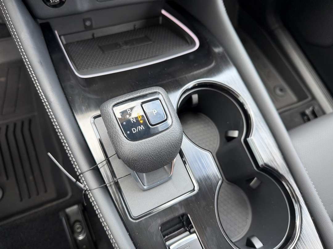 2026 Nissan Rogue Platinum - Image 25