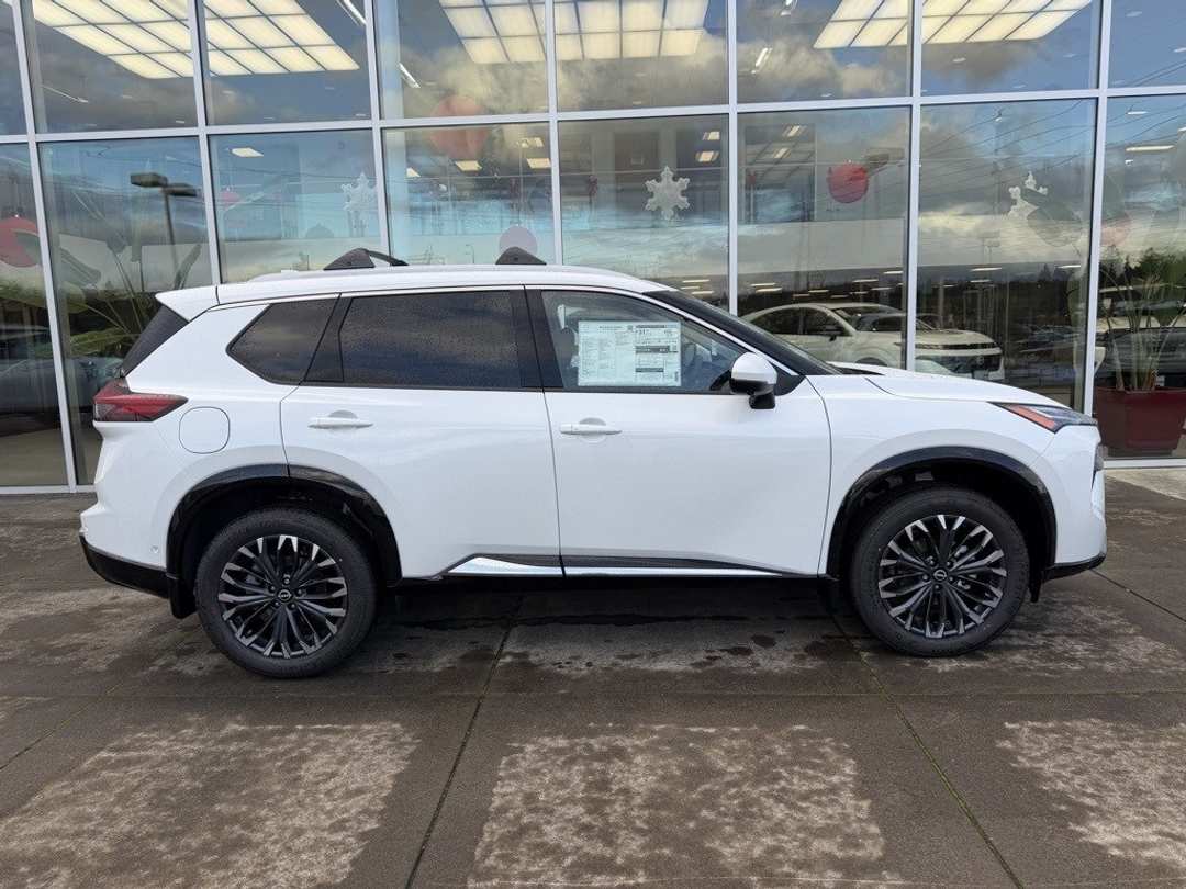 2026 Nissan Rogue Platinum - Image 8