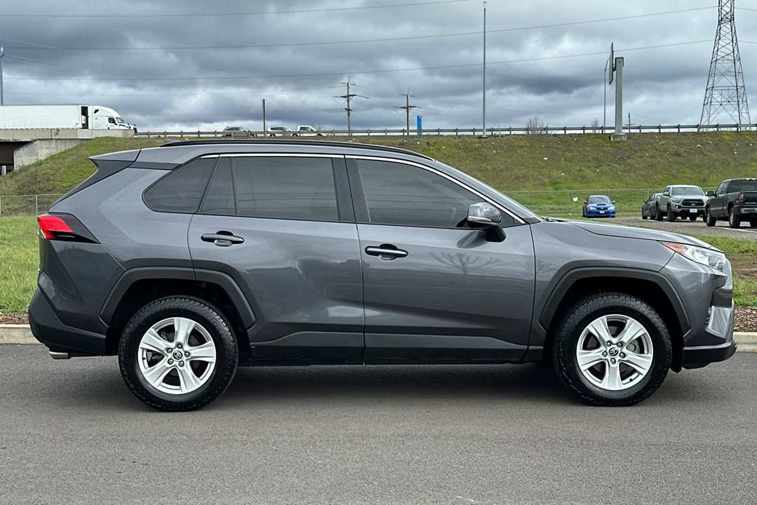 2021 Toyota Rav4 XLE - Image 2