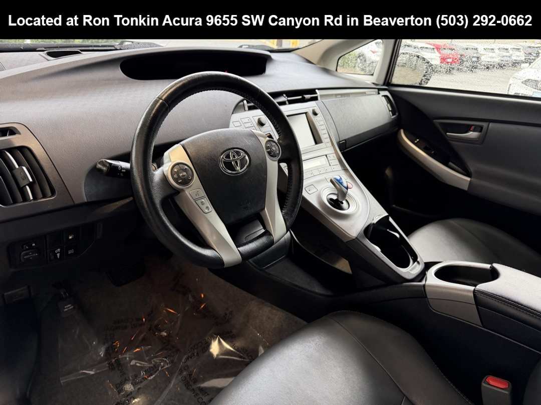 2015 Toyota Prius Advanced - Image 16