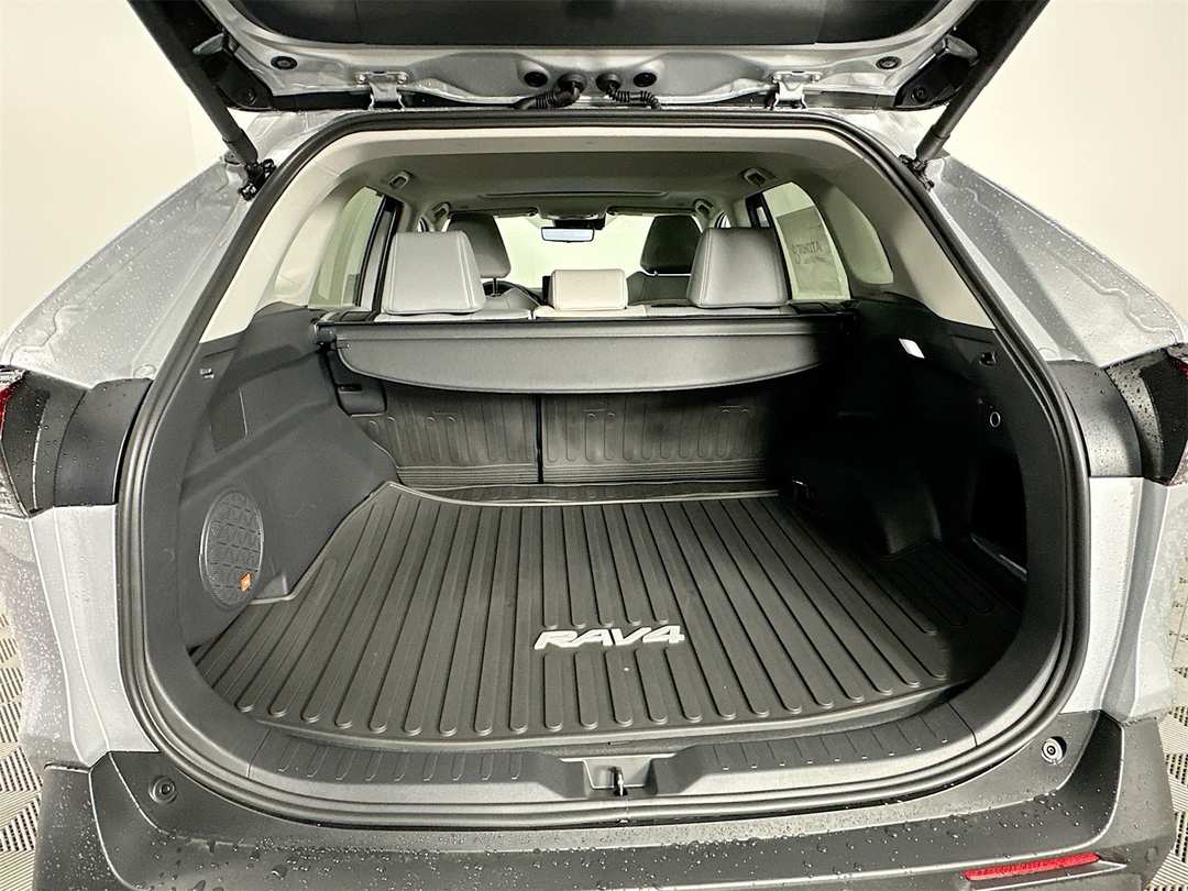 2025 Toyota Rav4 XLE Premium - Image 28