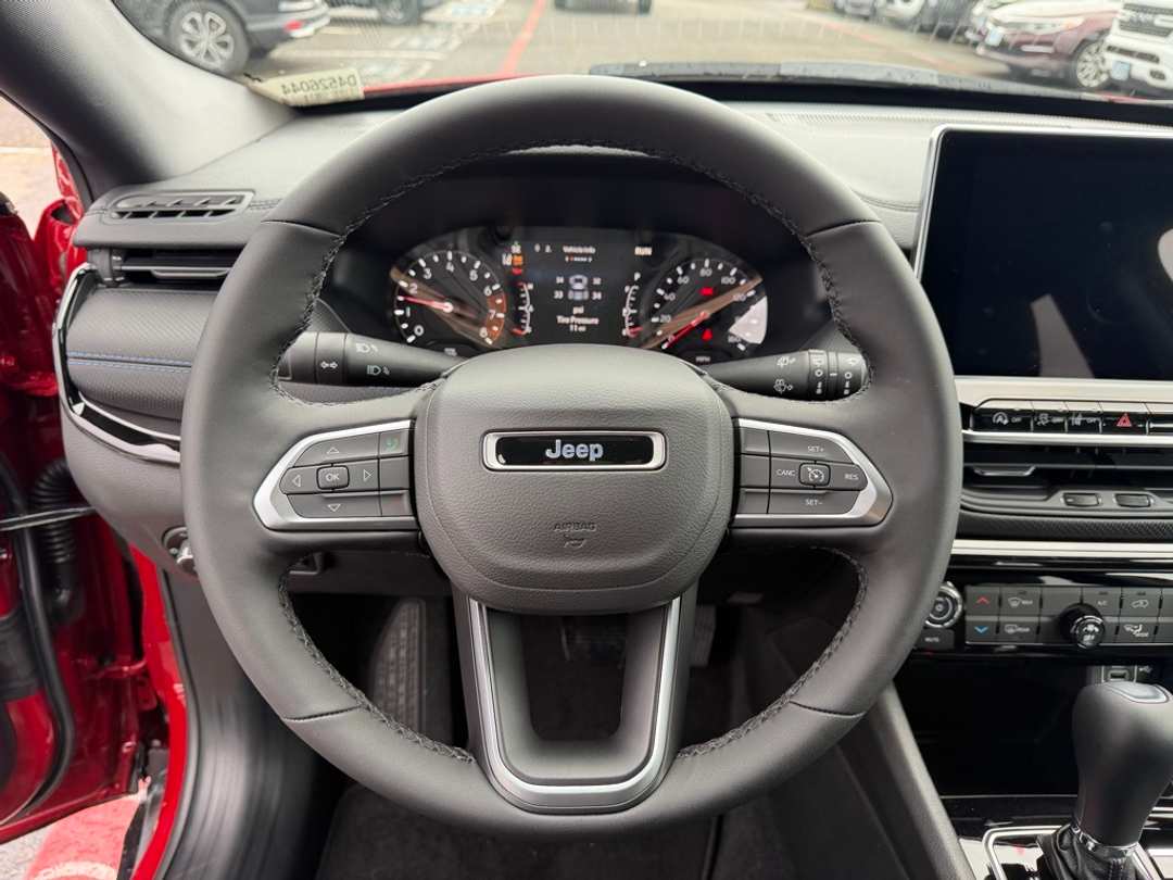 2026 Jeep Compass Latitude - Image 19