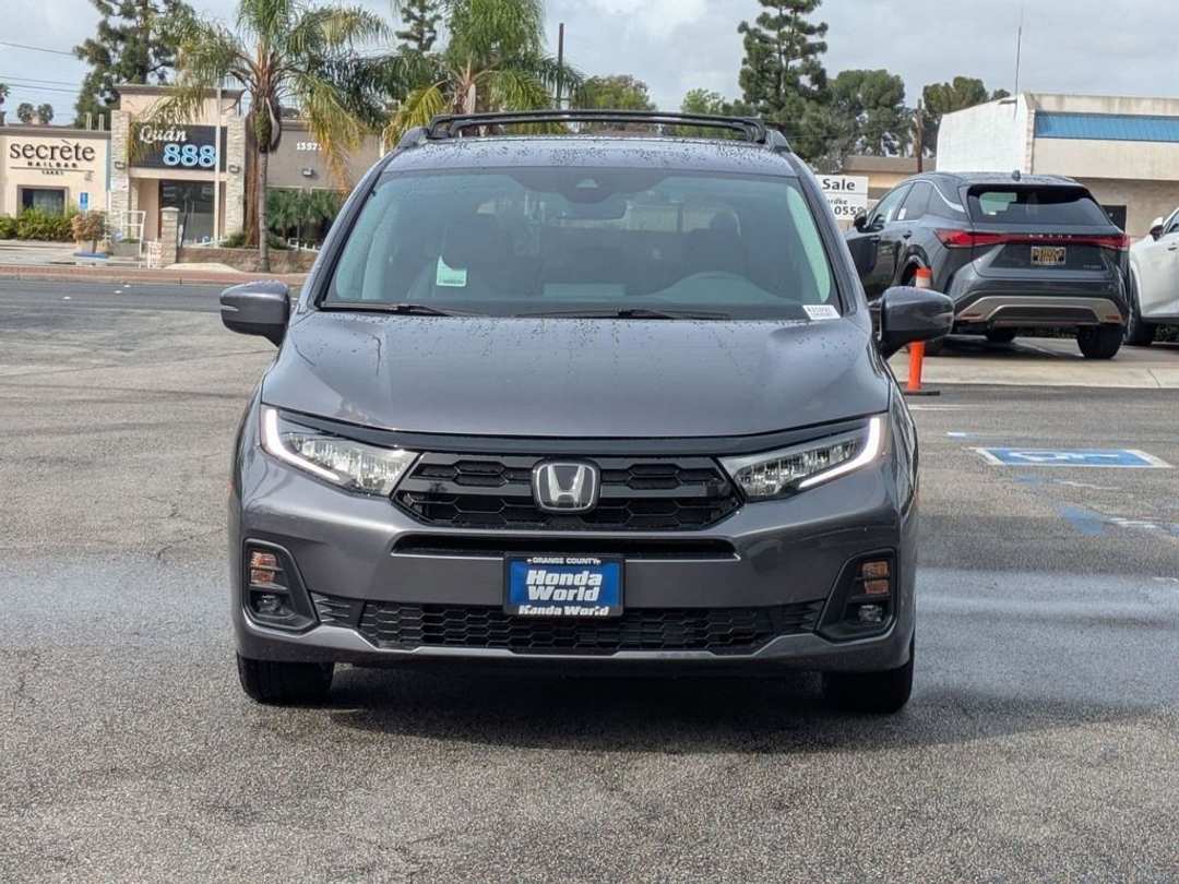 2026 Honda Odyssey Touring - Image 3