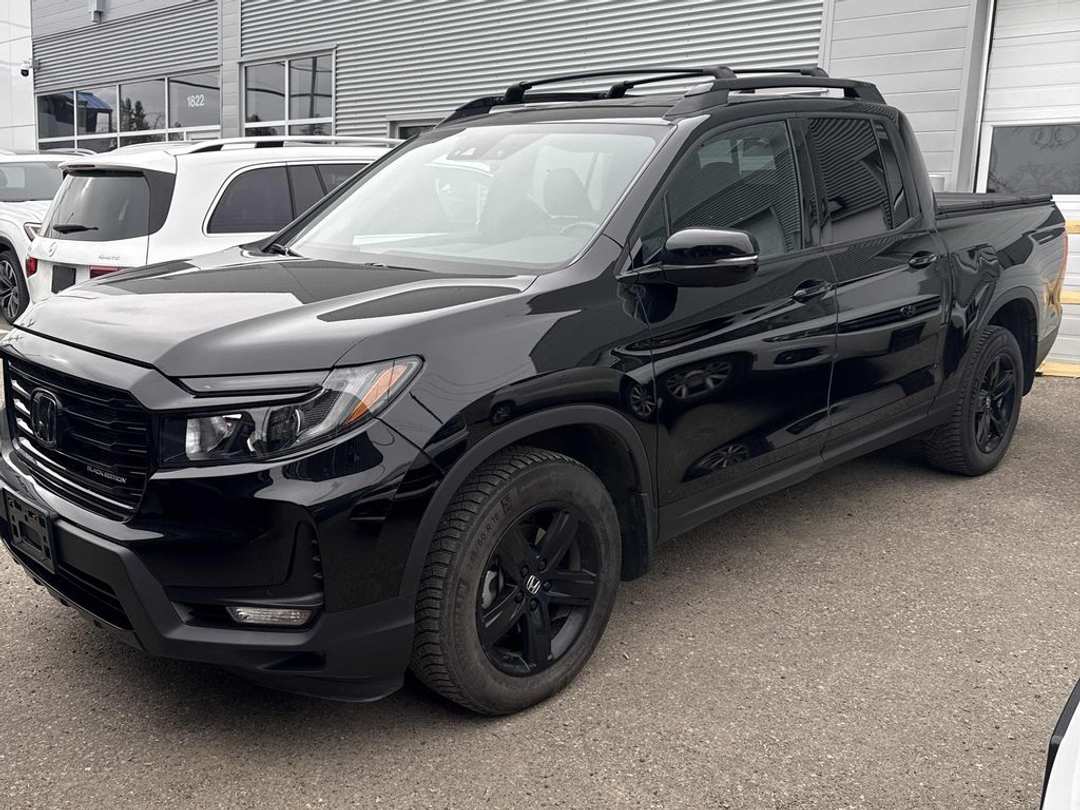 2023 Honda Ridgeline Black Edition - Image 2