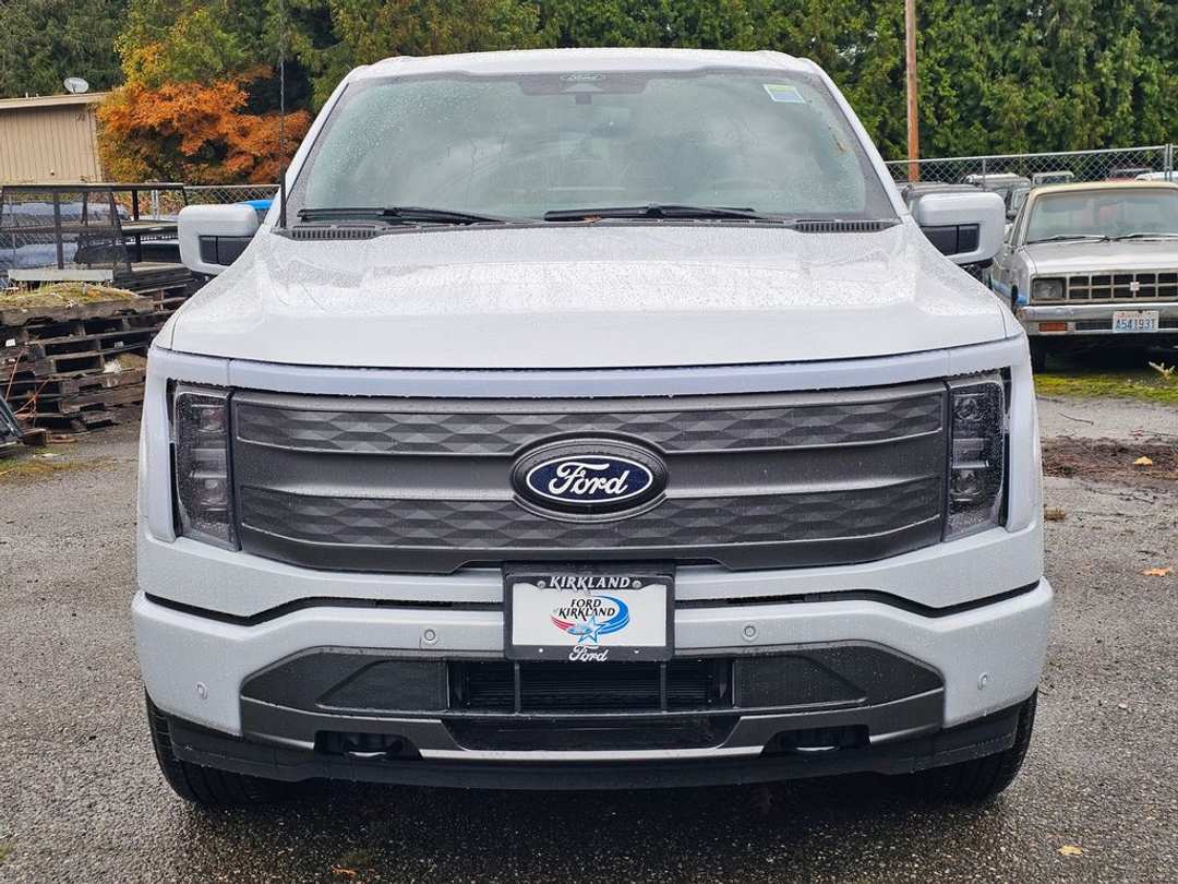 2025 Ford F-150 Lightning Lariat - Image 2