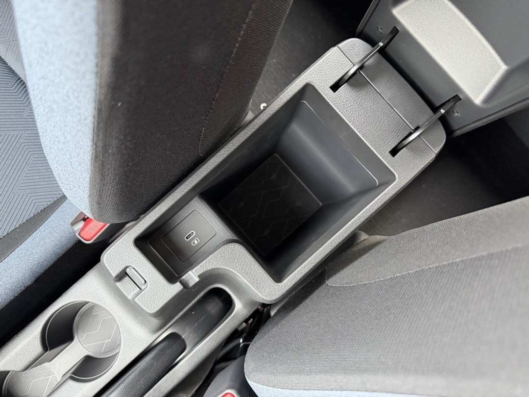 2025 Nissan Versa 1.6 SV - Image 30