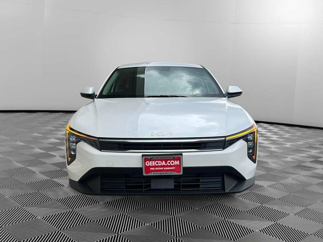2025 Kia K4 LXS - Image 2
