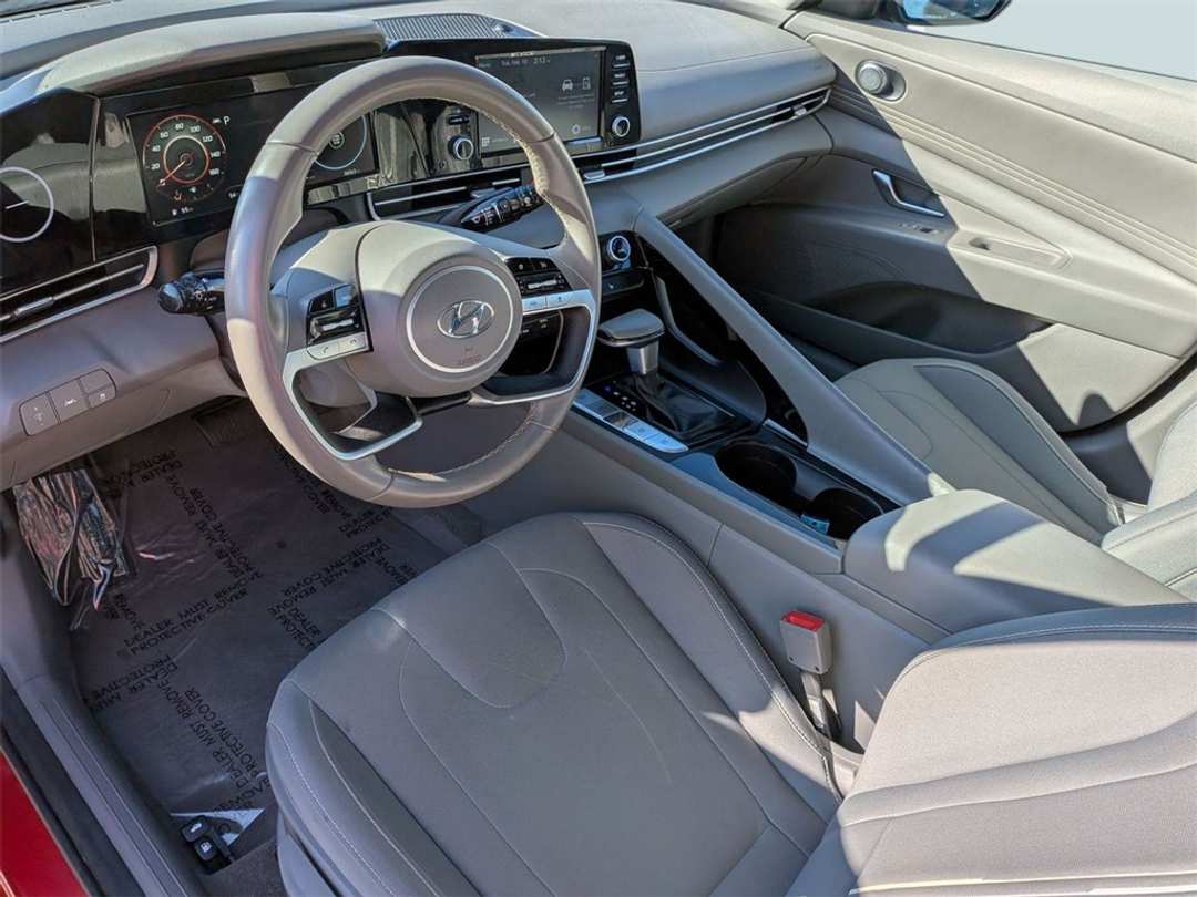 2022 Hyundai Elantra SEL - Image 12