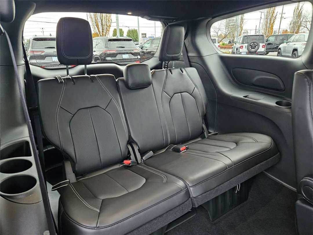 2026 Chrysler Pacifica Select - Image 32