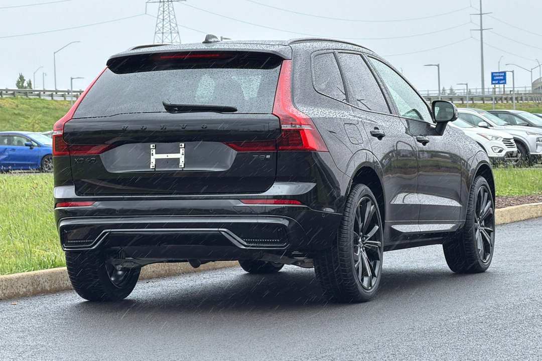2026 Volvo Xc60 T8 Ultra Black Edition - Image 3