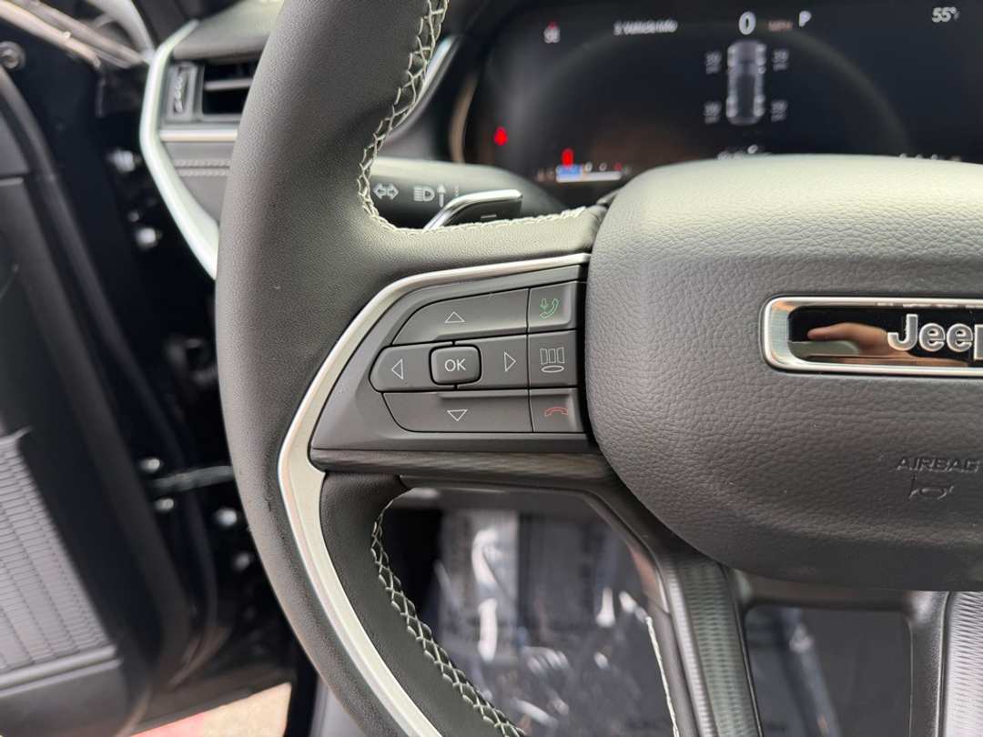 2025 Jeep Grand Cherokee Laredo X - Image 15