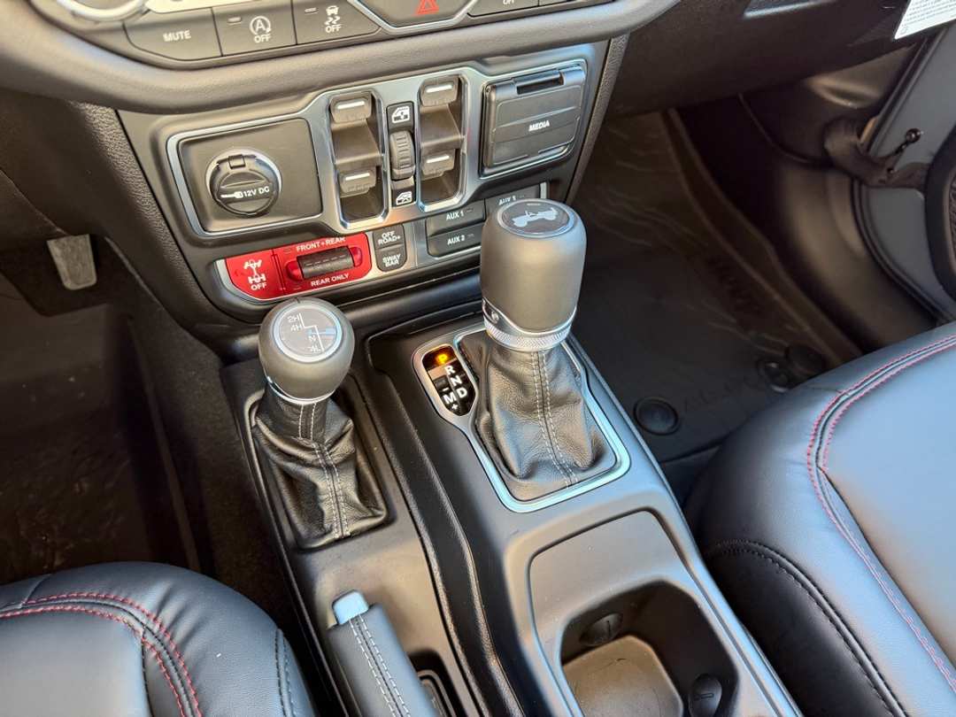 2026 Jeep Wrangler Rubicon - Image 24