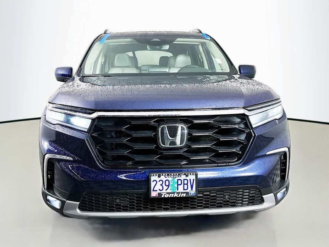 2023 Honda Pilot Touring - Image 3