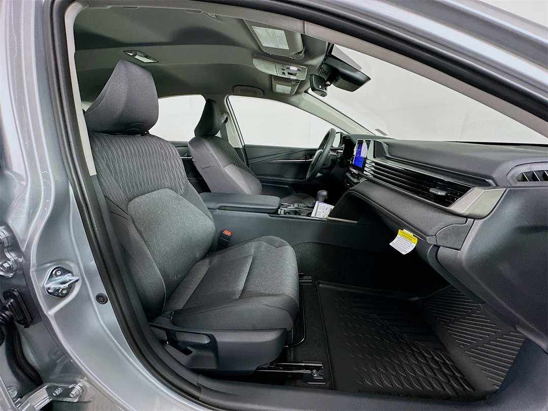2026 Toyota Camry LE - Image 28