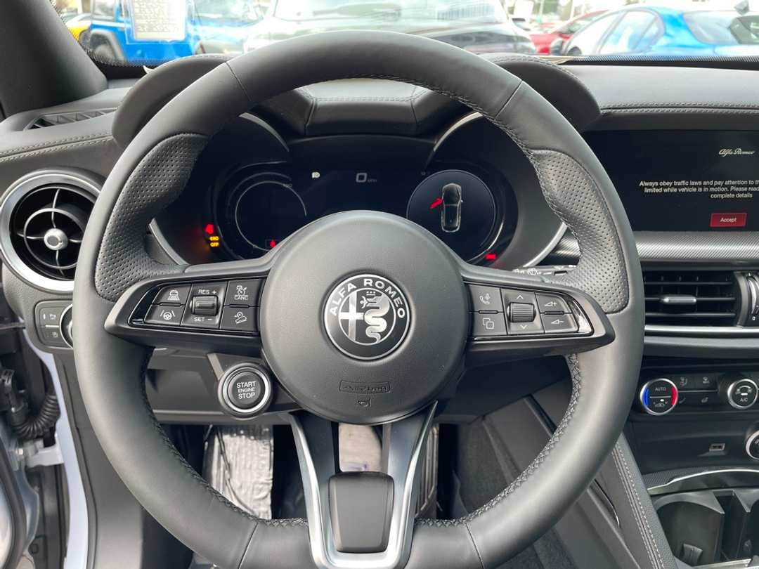 2024 Alfa Romeo Stelvio Ti - Image 13