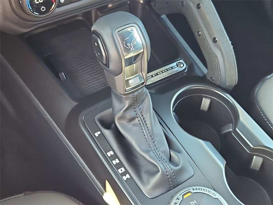 2025 Ford Bronco Outer Banks - Image 17