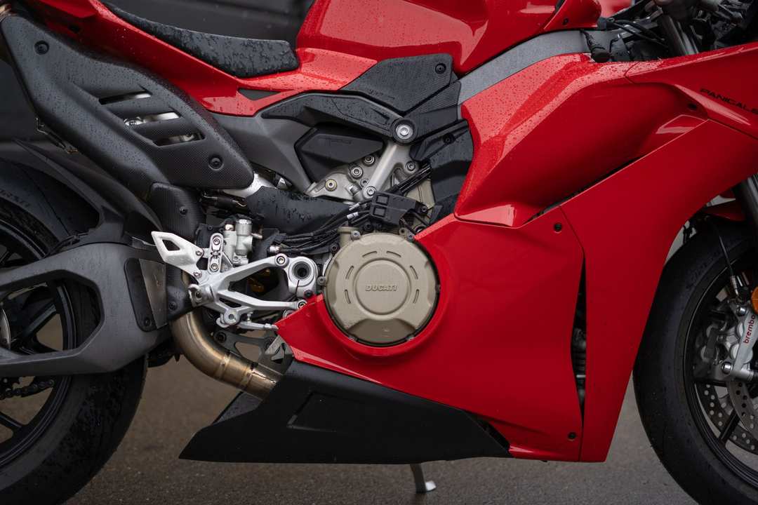 2025 Ducati Panigale V4 - Image 11