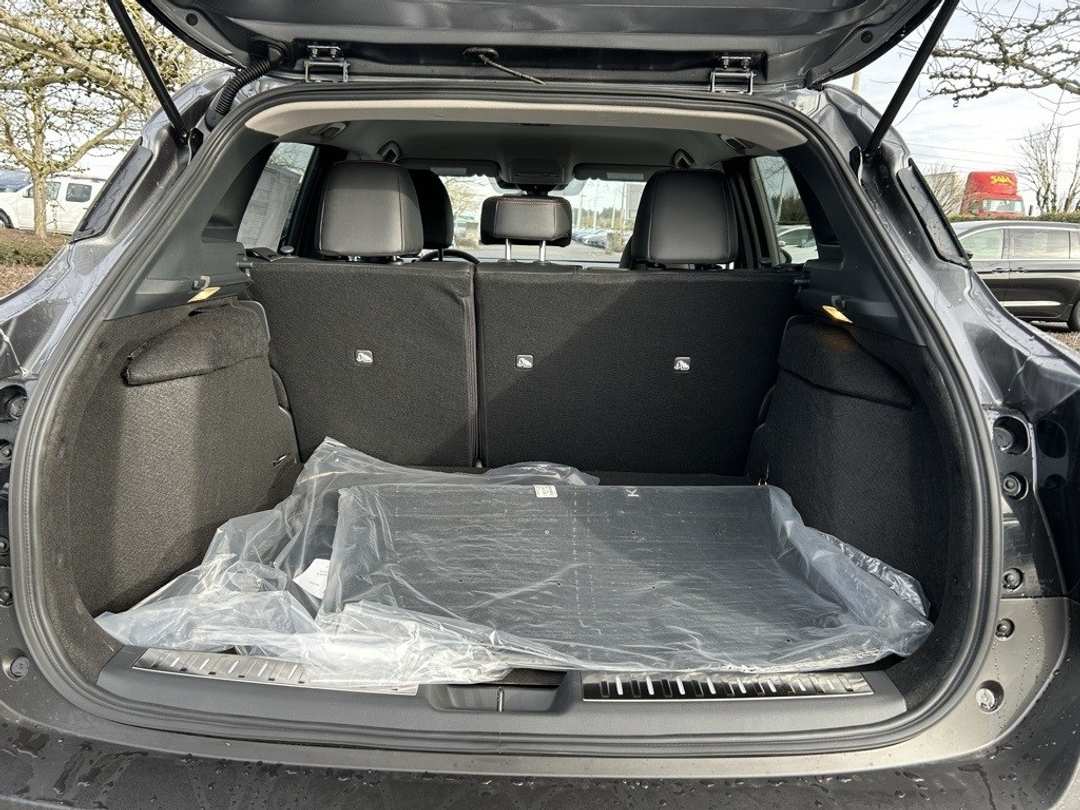 2025 Nissan Kicks SR - Image 24