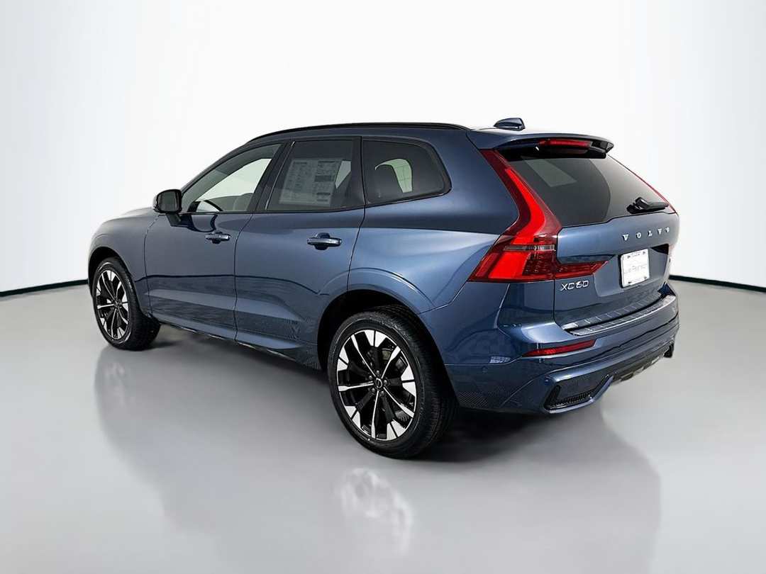 2026 Volvo Xc60 B5 Plus - Image 3