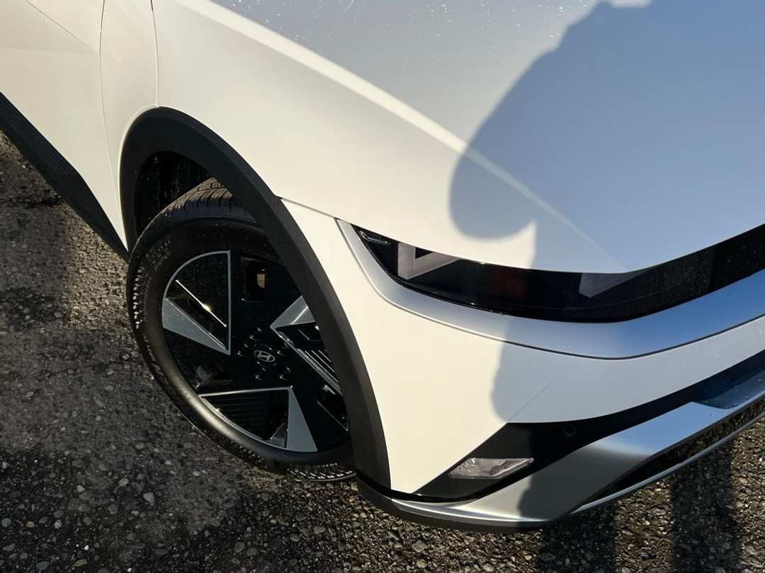 2026 Hyundai Ioniq 5 SE - Image 2