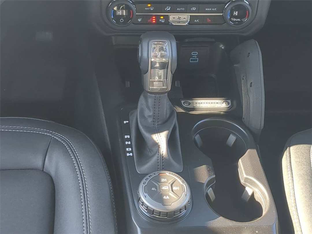 2025 Ford Bronco Badlands - Image 15