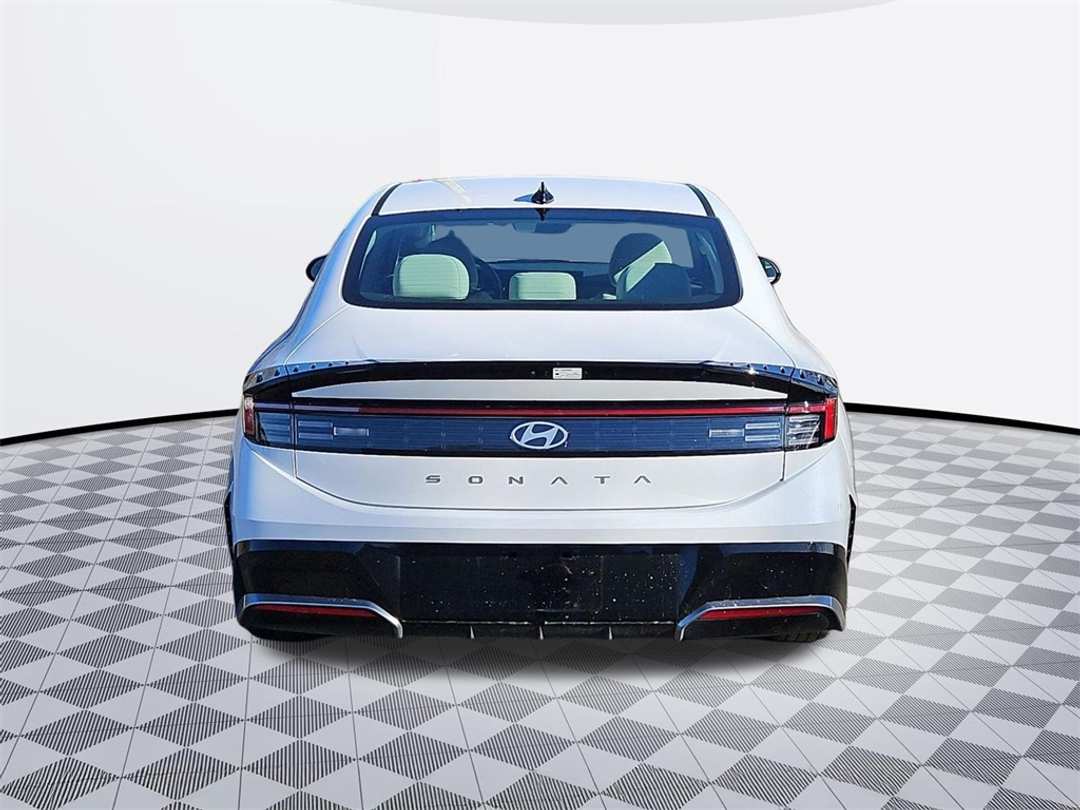 2025 Hyundai Sonata SEL - Image 5